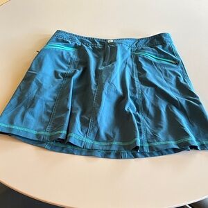 Title Nine Teal and Black Active Skort